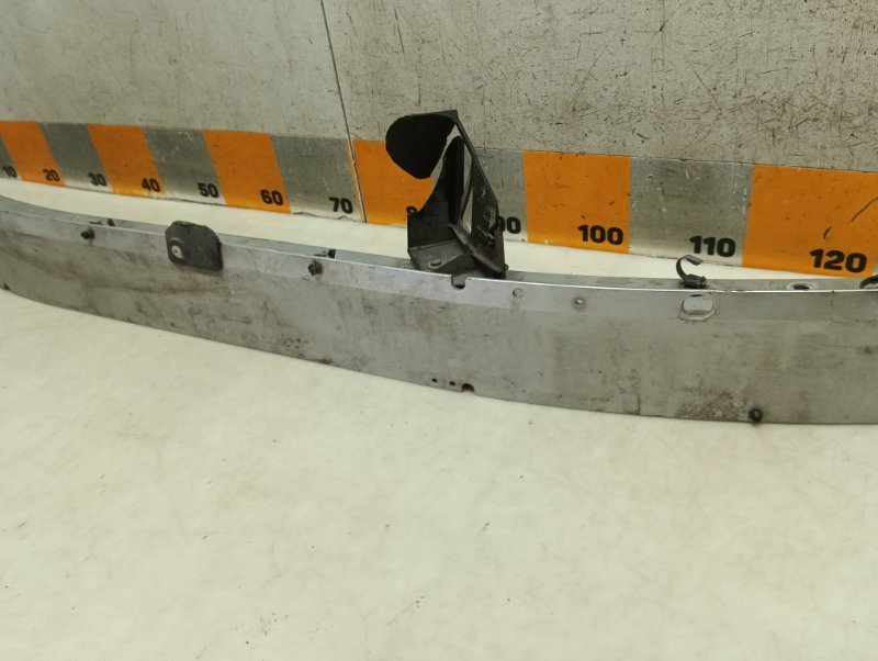 Усилитель переднего бампера