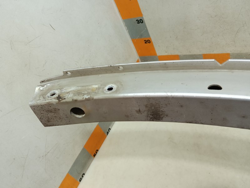 Усилитель переднего бампера