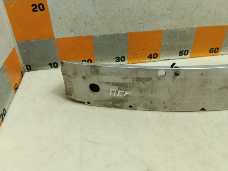 Усилитель переднего бампера