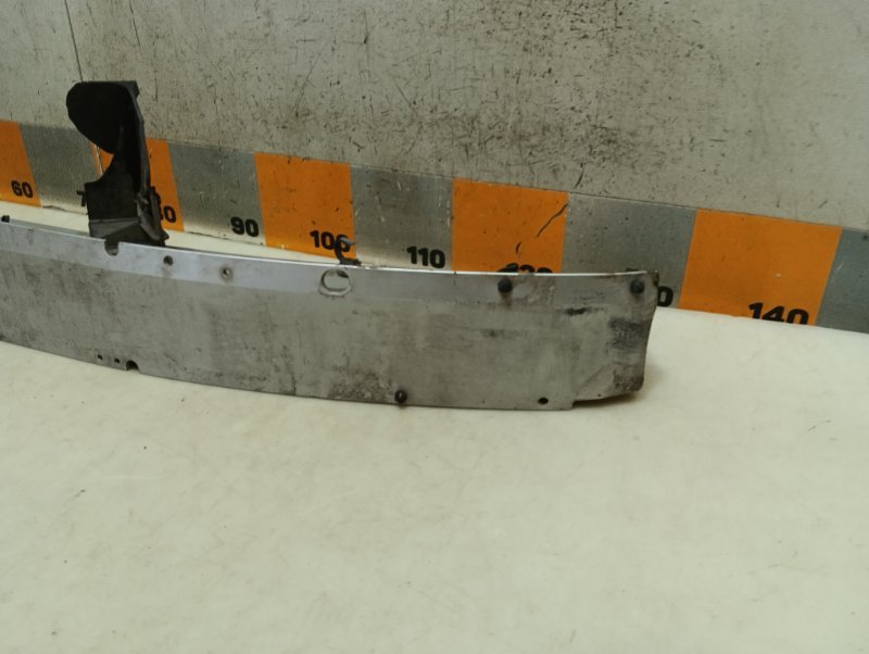 Усилитель переднего бампера