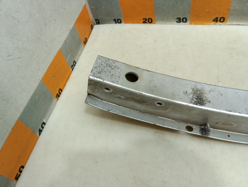 Усилитель переднего бампера