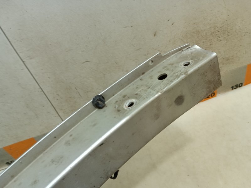 Усилитель переднего бампера