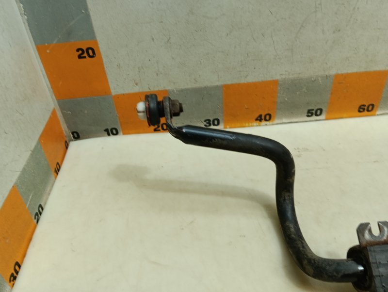 Стабилизатор передний