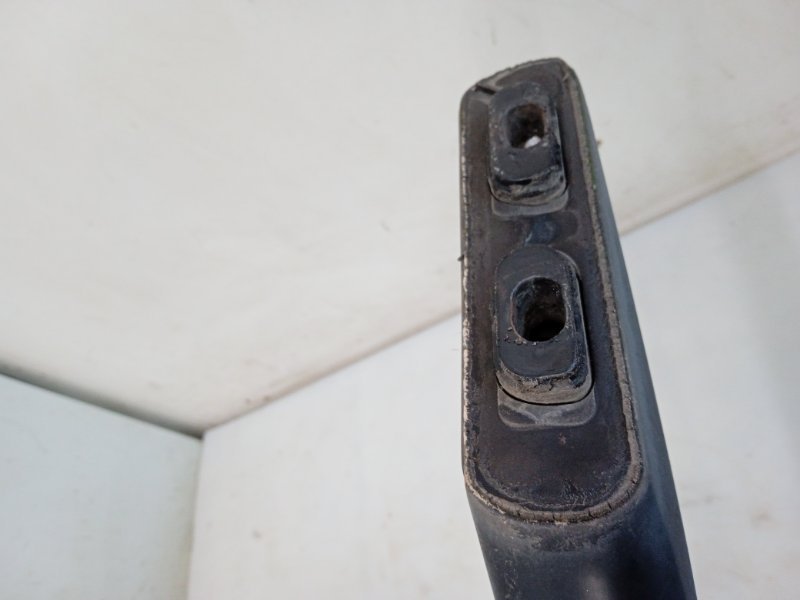 Рейлинг (релинг) правый (планка на крышу)