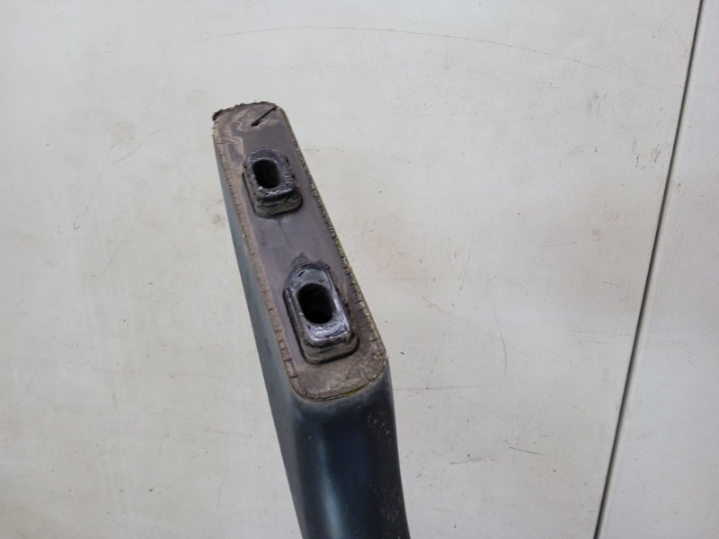 Рейлинг (релинг) правый (планка на крышу)