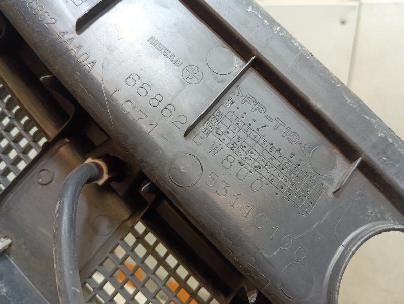 Решетка стеклоочистителей (Жабо)