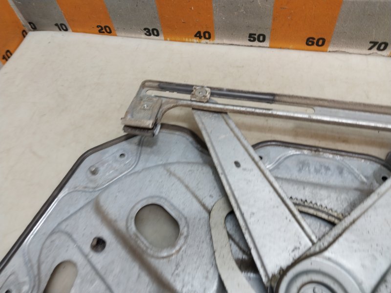 Стеклоподъемник электр. передний левый