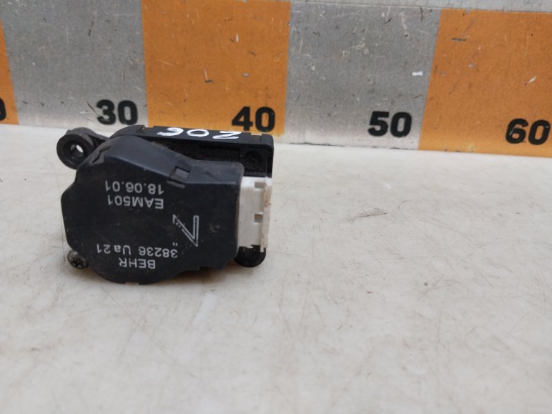 Моторчик заслонки печки