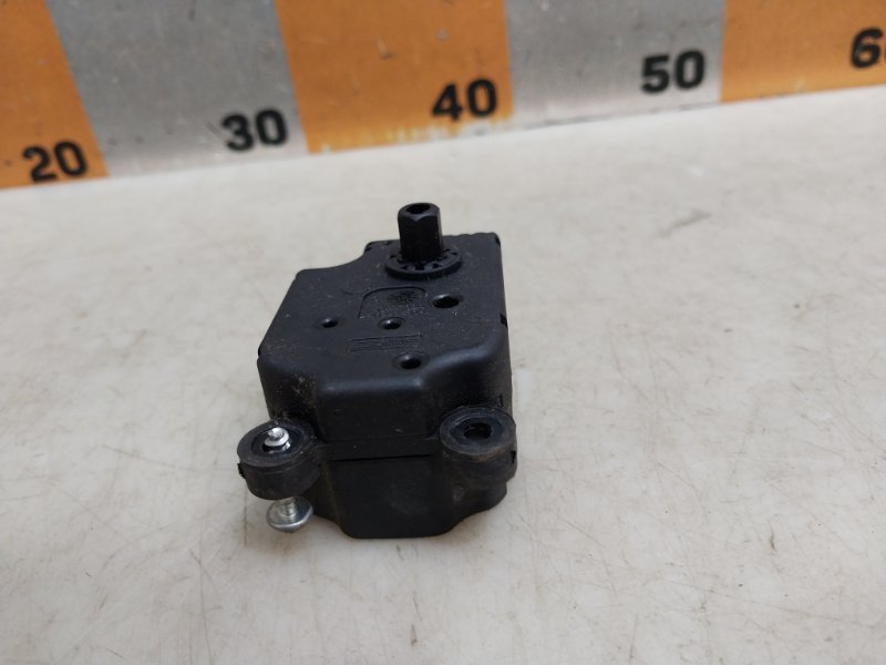 Моторчик заслонки печки