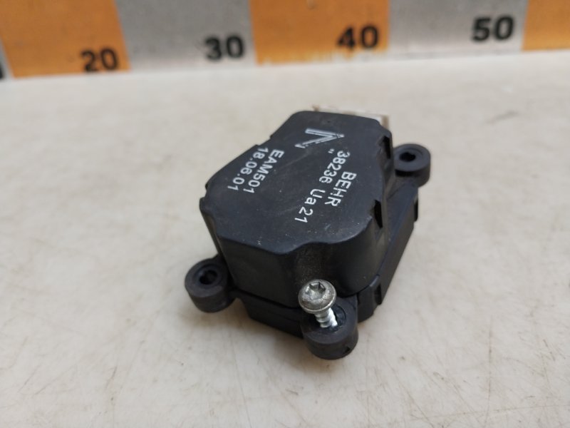 Моторчик заслонки печки