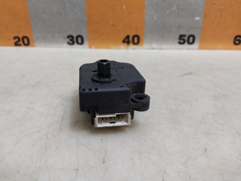 Моторчик заслонки печки