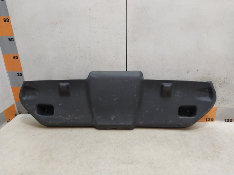 Обшивка двери багажника