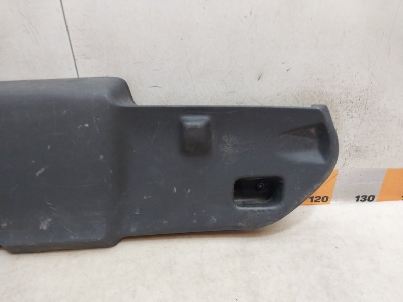 Обшивка двери багажника