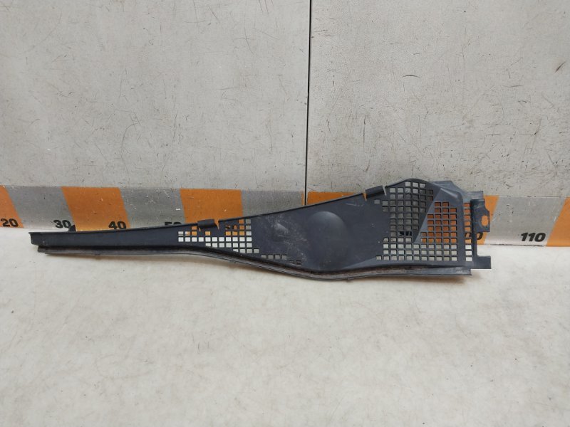 Планка под лобовое стекло