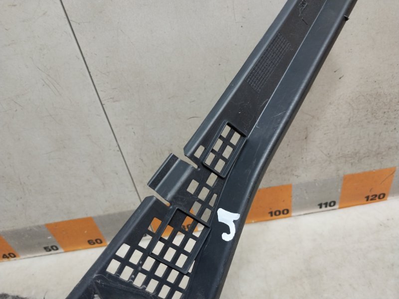 Планка под лобовое стекло