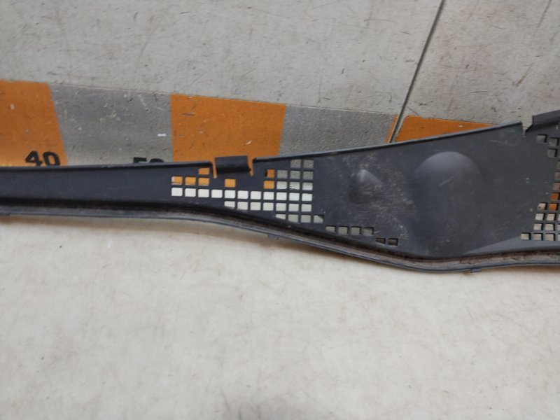 Планка под лобовое стекло