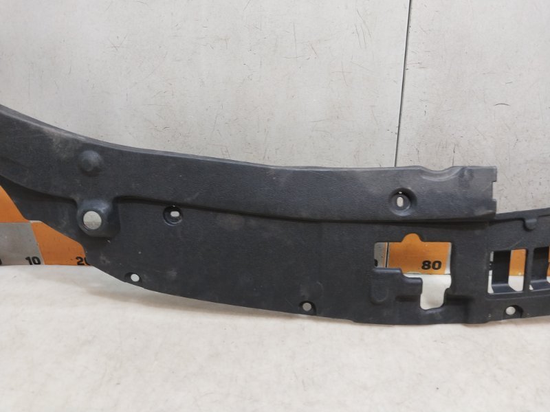 Кожух замка капота