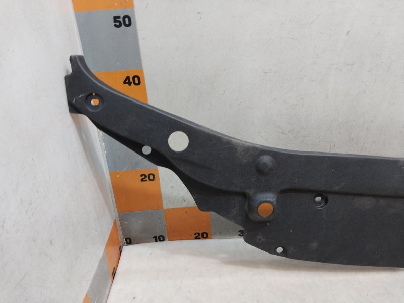 Кожух замка капота