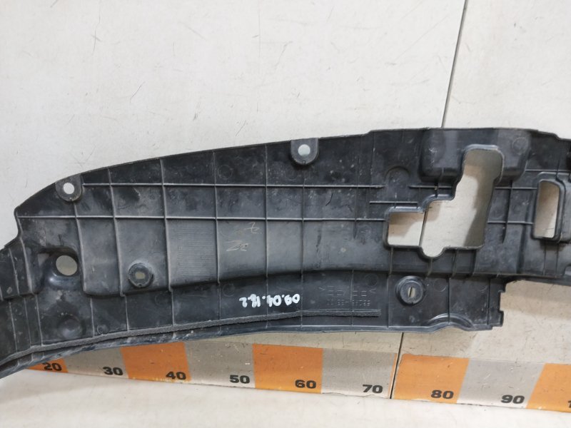 Кожух замка капота