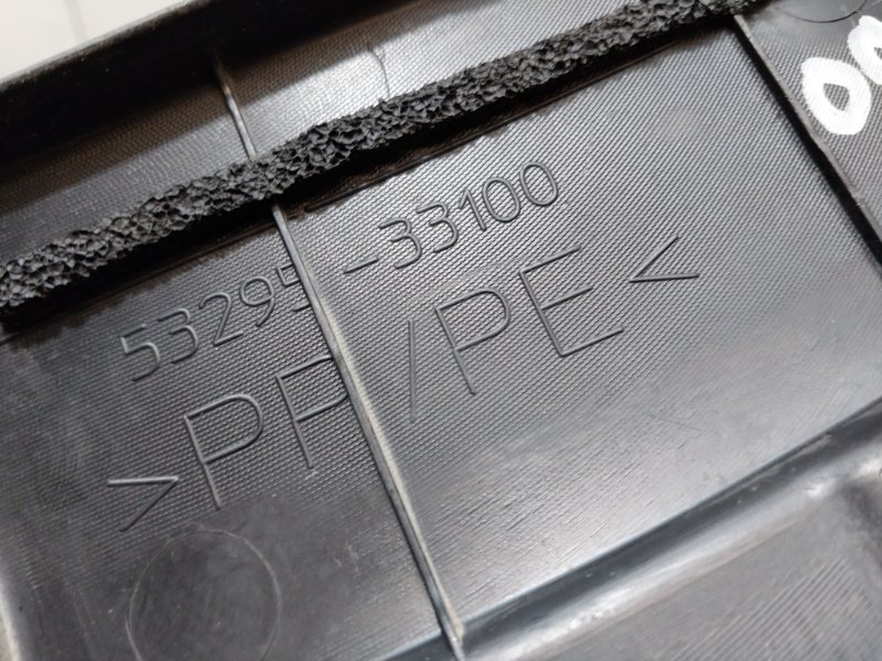 Кожух замка капота