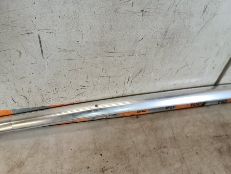 Рейлинг (релинг) левый (планка на крышу)