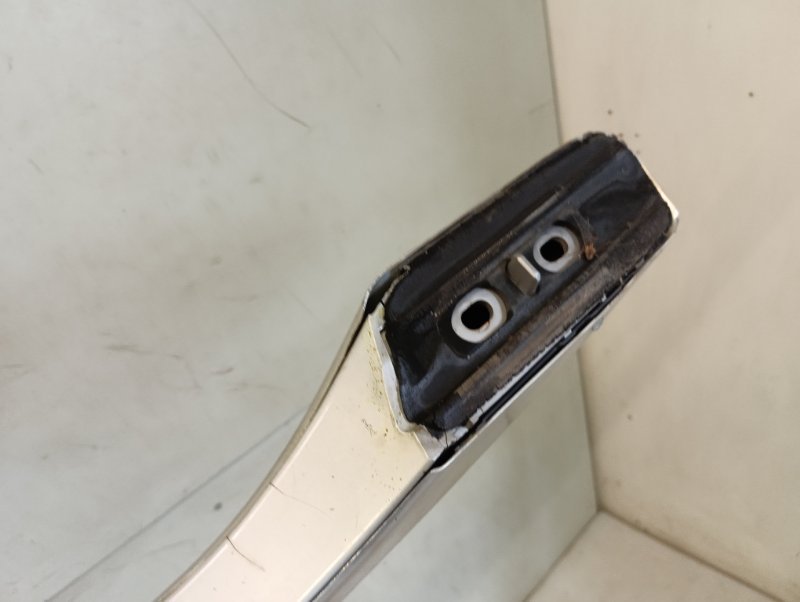 Рейлинг (релинг) левый (планка на крышу)