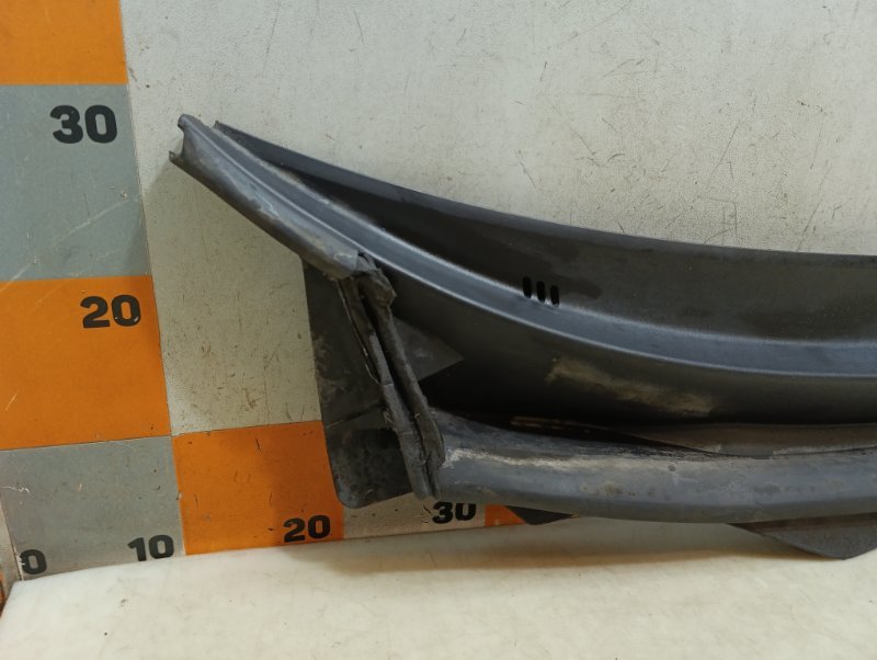 Планка под лобовое стекло