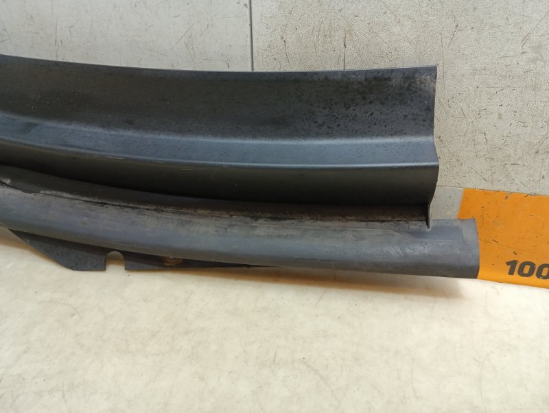 Планка под лобовое стекло