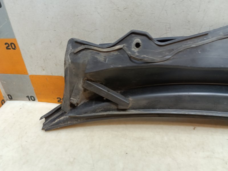 Планка под лобовое стекло