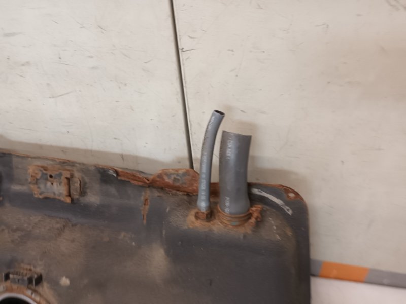 Бак топливный