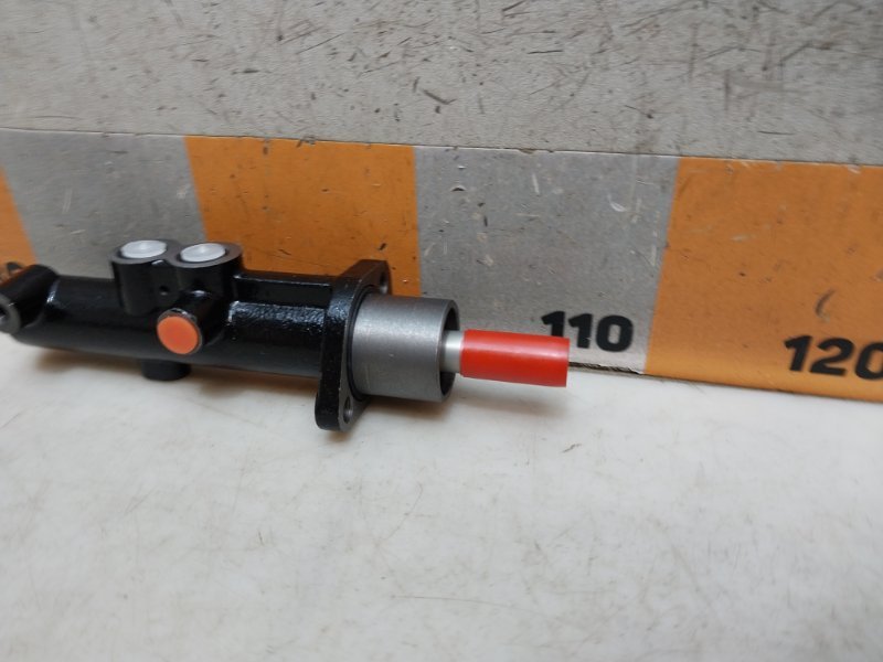 Цилиндр тормозной главный