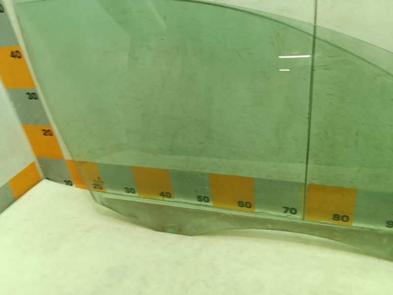 Стекло двери передней правой