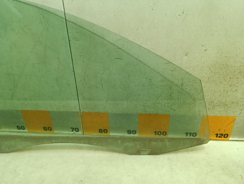 Стекло двери передней правой