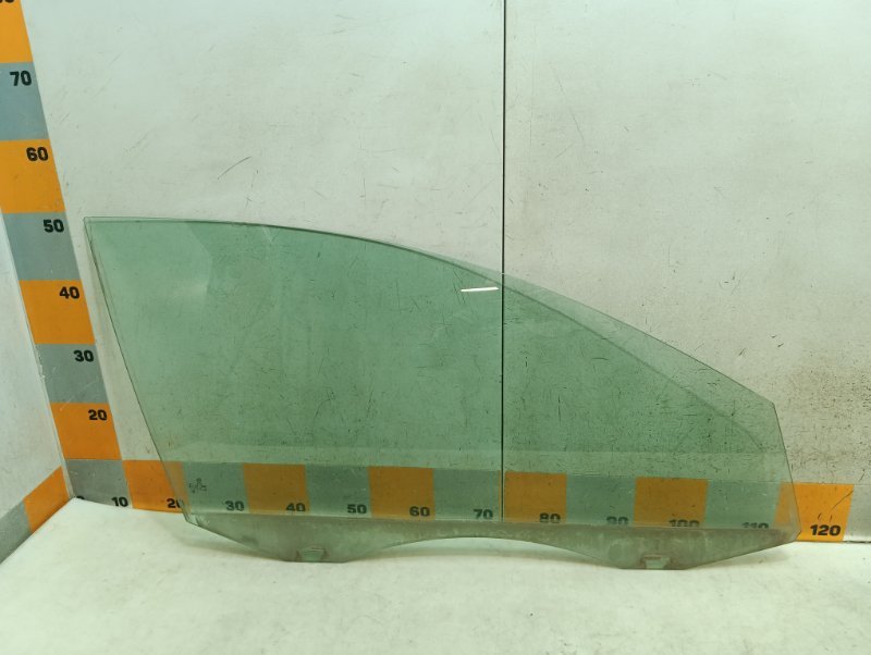 Стекло двери передней правой