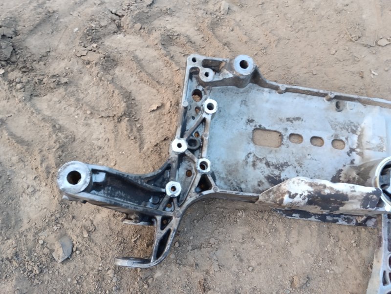 Балка подмоторная