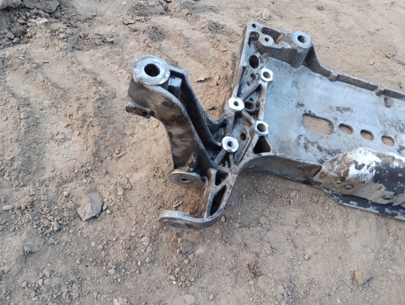 Балка подмоторная