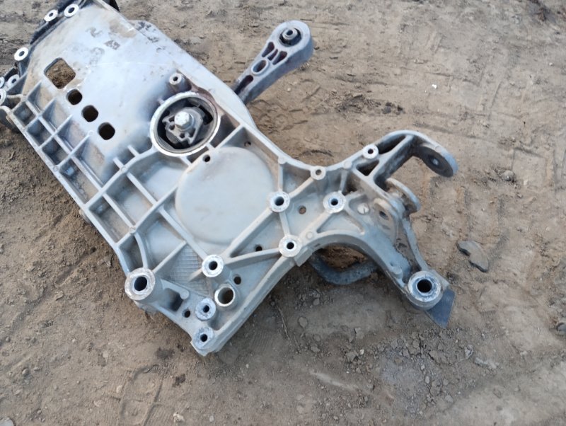 Балка подмоторная