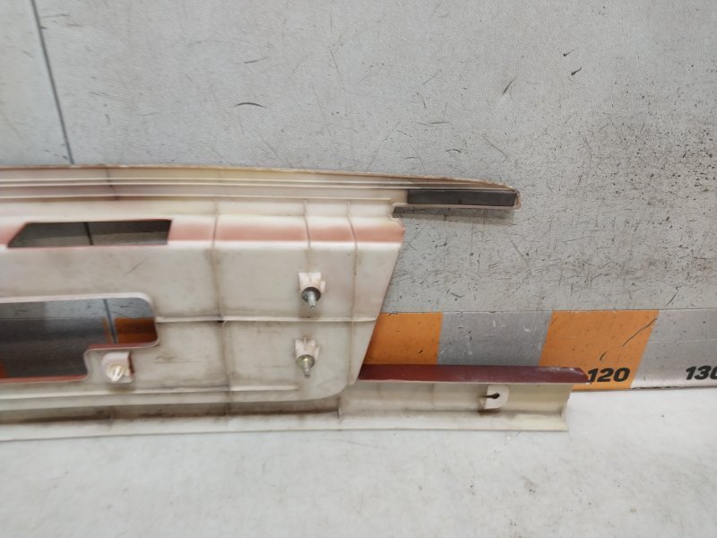 Накладка крышки багажника