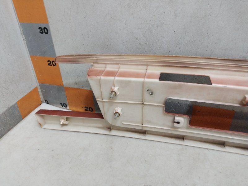 Накладка крышки багажника