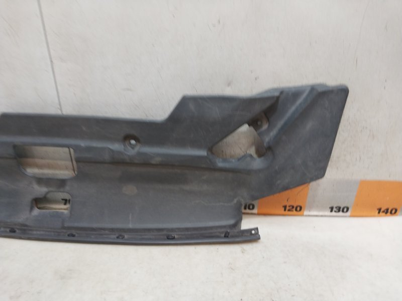 Кожух замка капота