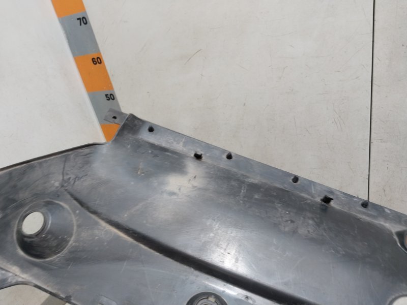 Кожух замка капота