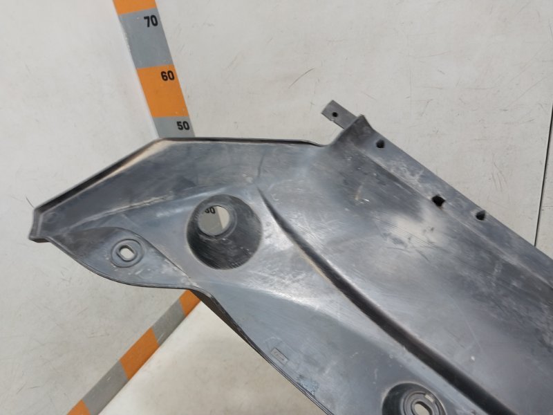 Кожух замка капота