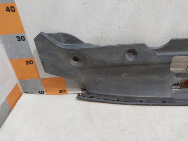 Кожух замка капота