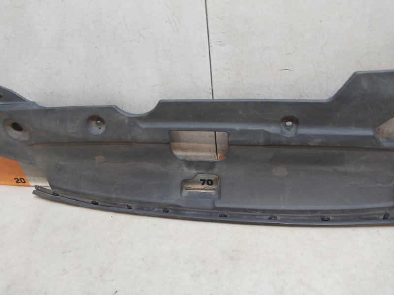 Кожух замка капота