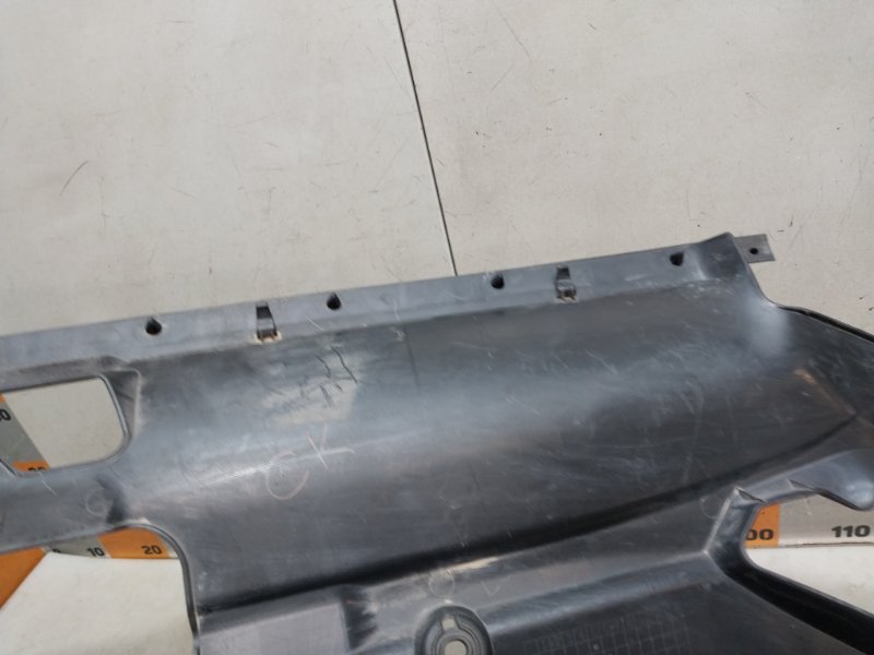 Кожух замка капота