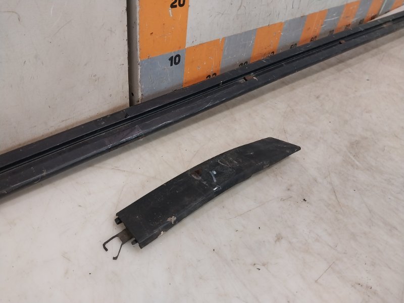 Молдинг крыши левый