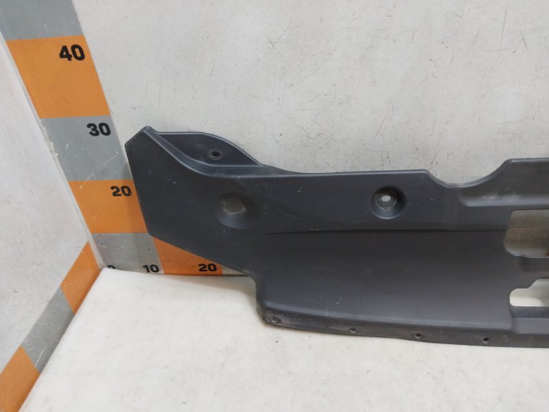 Кожух замка капота