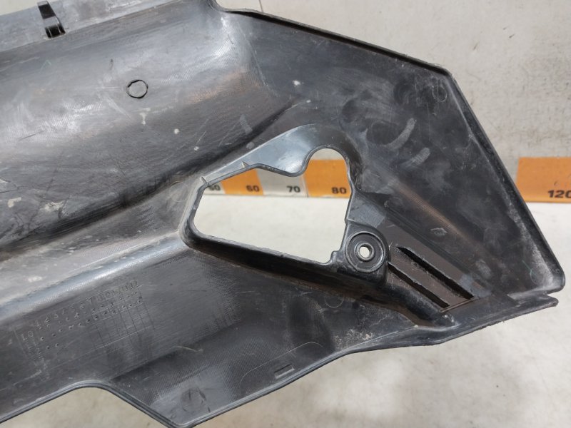 Кожух замка капота