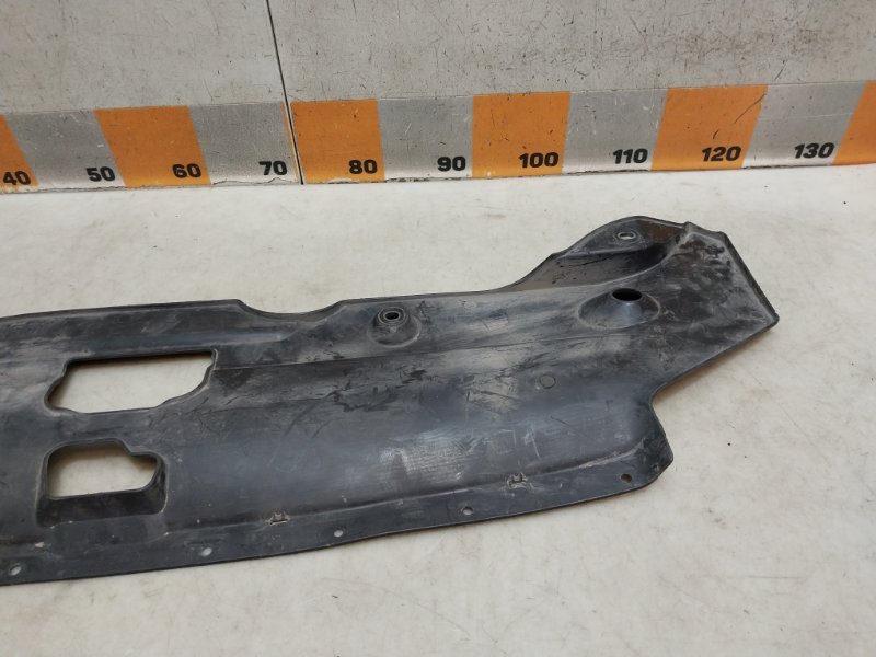 Кожух замка капота