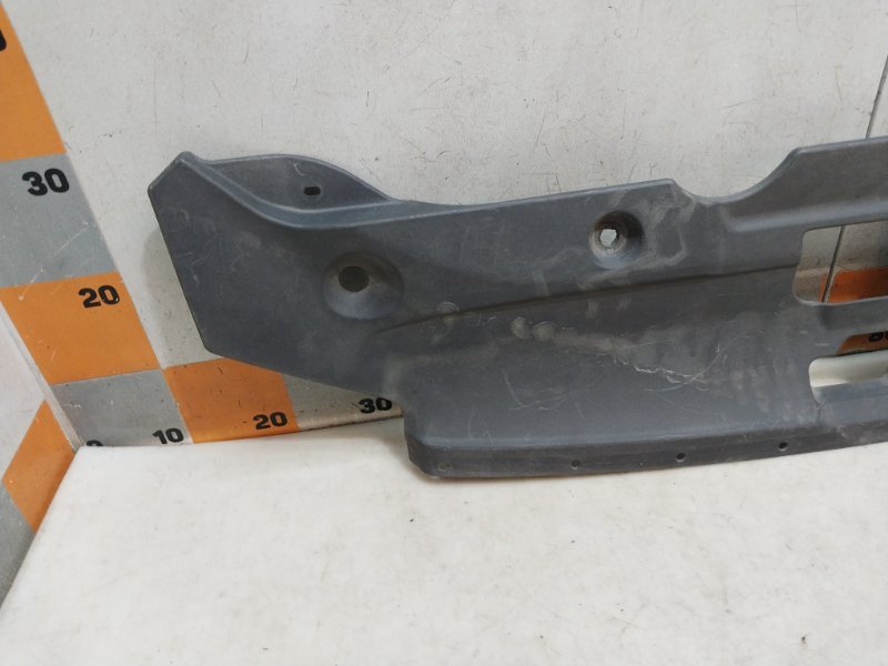 Кожух замка капота